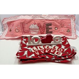Valentine's Day Table Runner‎ & Placemat Set Quilted Hearts